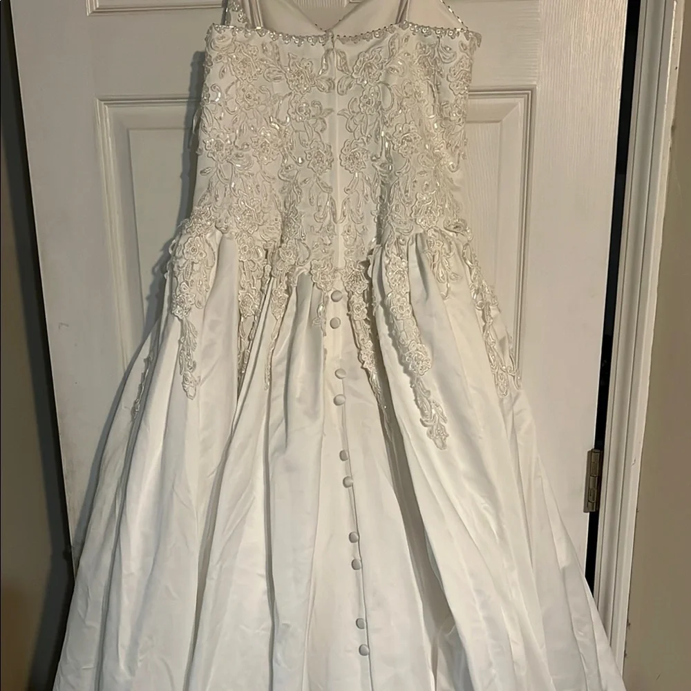 Elegant White Wedding Dress Size 12W, 006 - Picture 7 of 10
